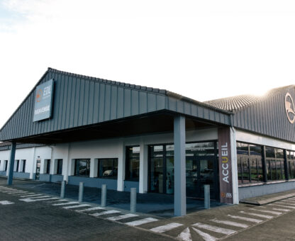 Façade du magasin EDL avec le panneau "Bienvenue" et "Entrée