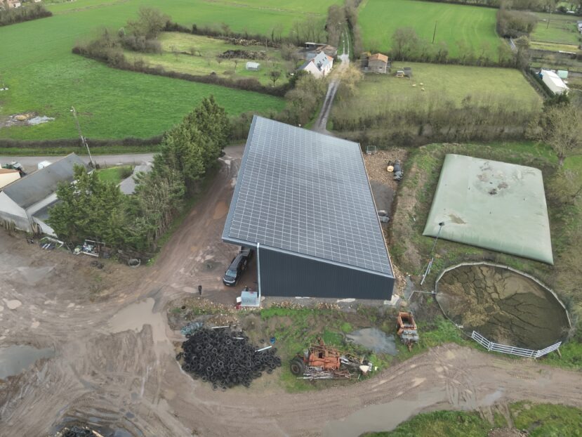 Bâtiment agricole avec panneaux solaires, GAEC Loire et Marais