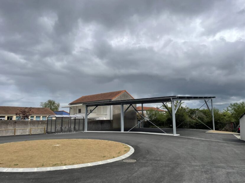 Nouveau parking couvert à La Romagne, commune de Maine-et-Loire.