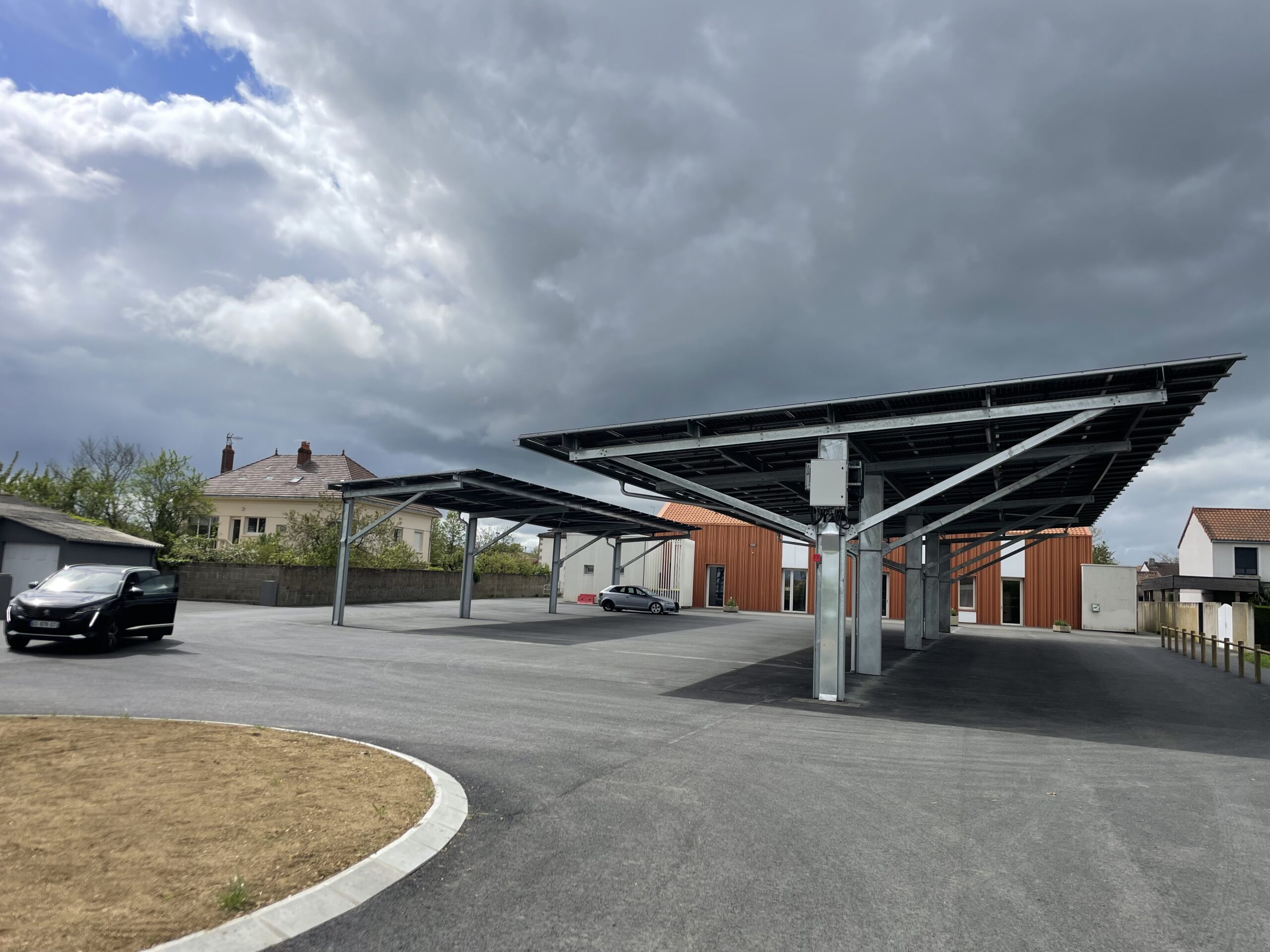 Ombrières photovoltaïques à La Romagne, commune de Maine-et-Loire.