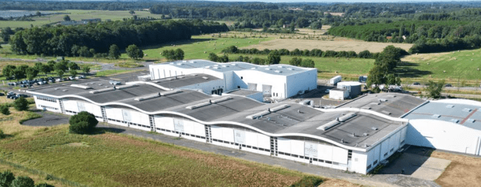 Bâtiment moderne de l'usine Posson Packaging, vue aérienne